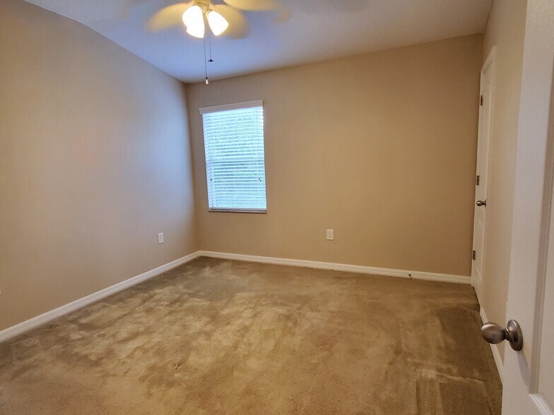 Building Photo - 15932 Stable Run Dr