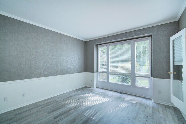 Building Photo - 4Bd/2.5Ba Sammamish Home