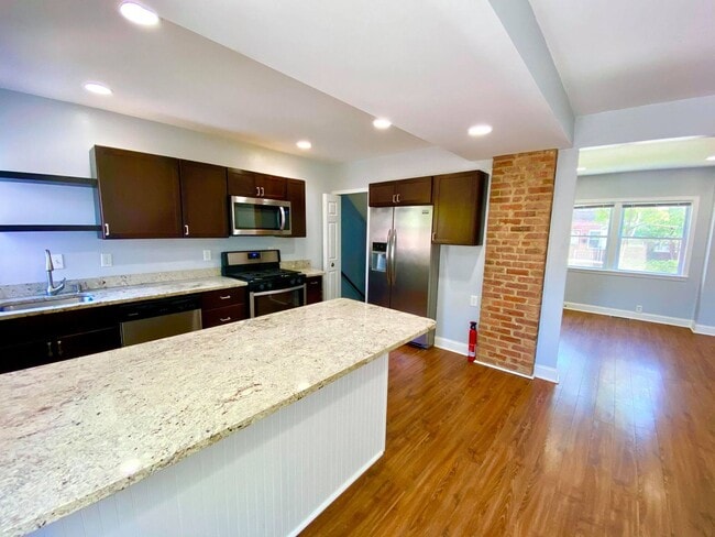 Building Photo - Charming 2bed/2ba Dundalk Townhome!