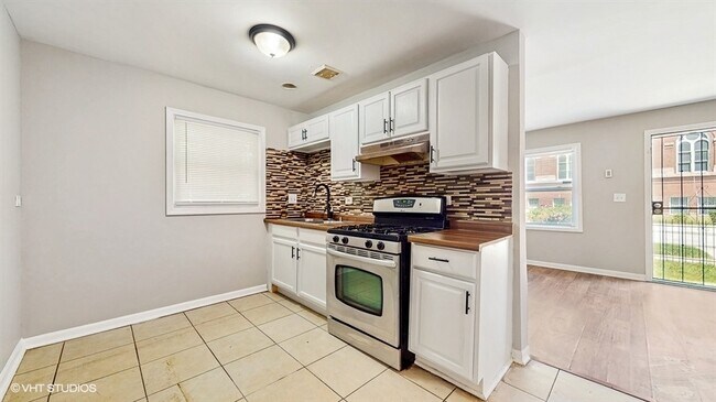 Building Photo - 309 W 109th St