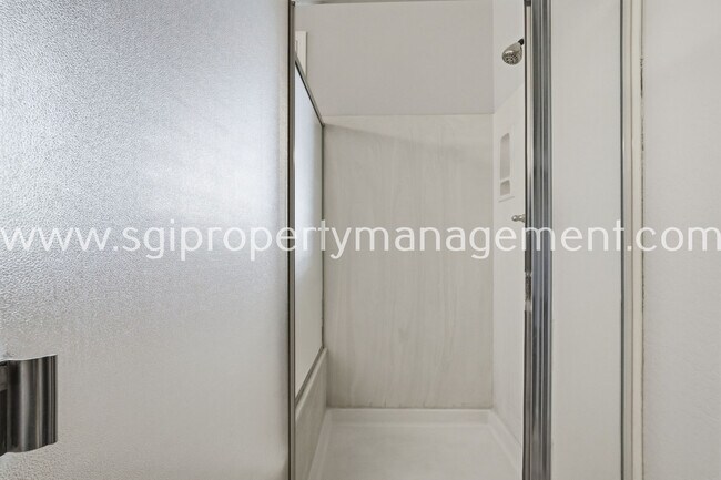 Building Photo - 12442 N 82nd Ln