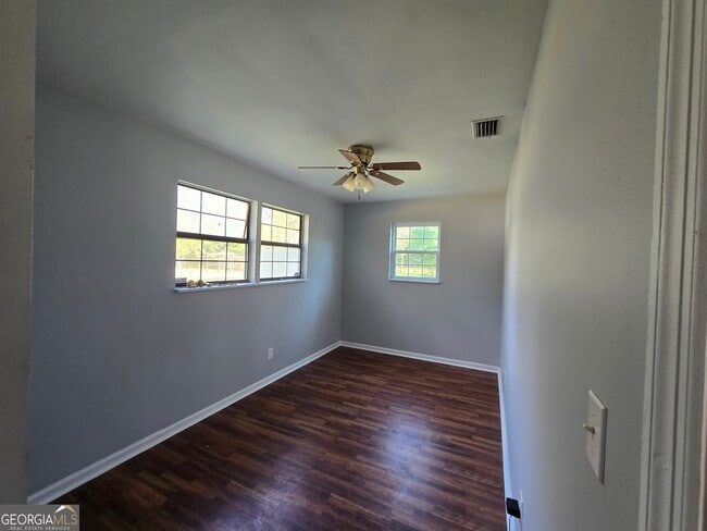 Building Photo - 105 Doris St