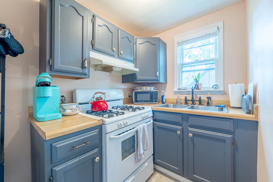 Building Photo - 1101 S Rogers St