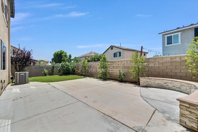 Building Photo - 12167 Chutes Ct