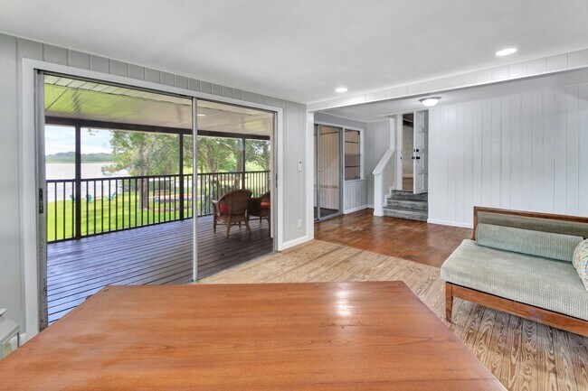 Building Photo - Bluelake Unit 3