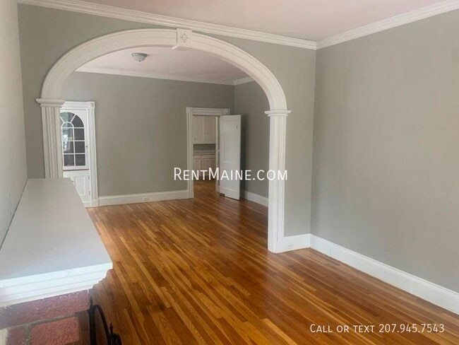 Building Photo - 13 Hudson St