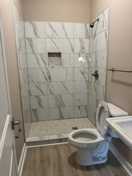 Primary bedroom bathroom - 1321 Camden Rd