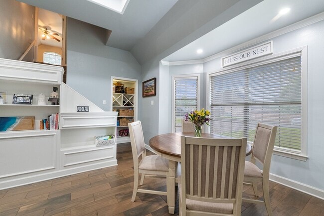 Building Photo - Wonderful Sherwood Home