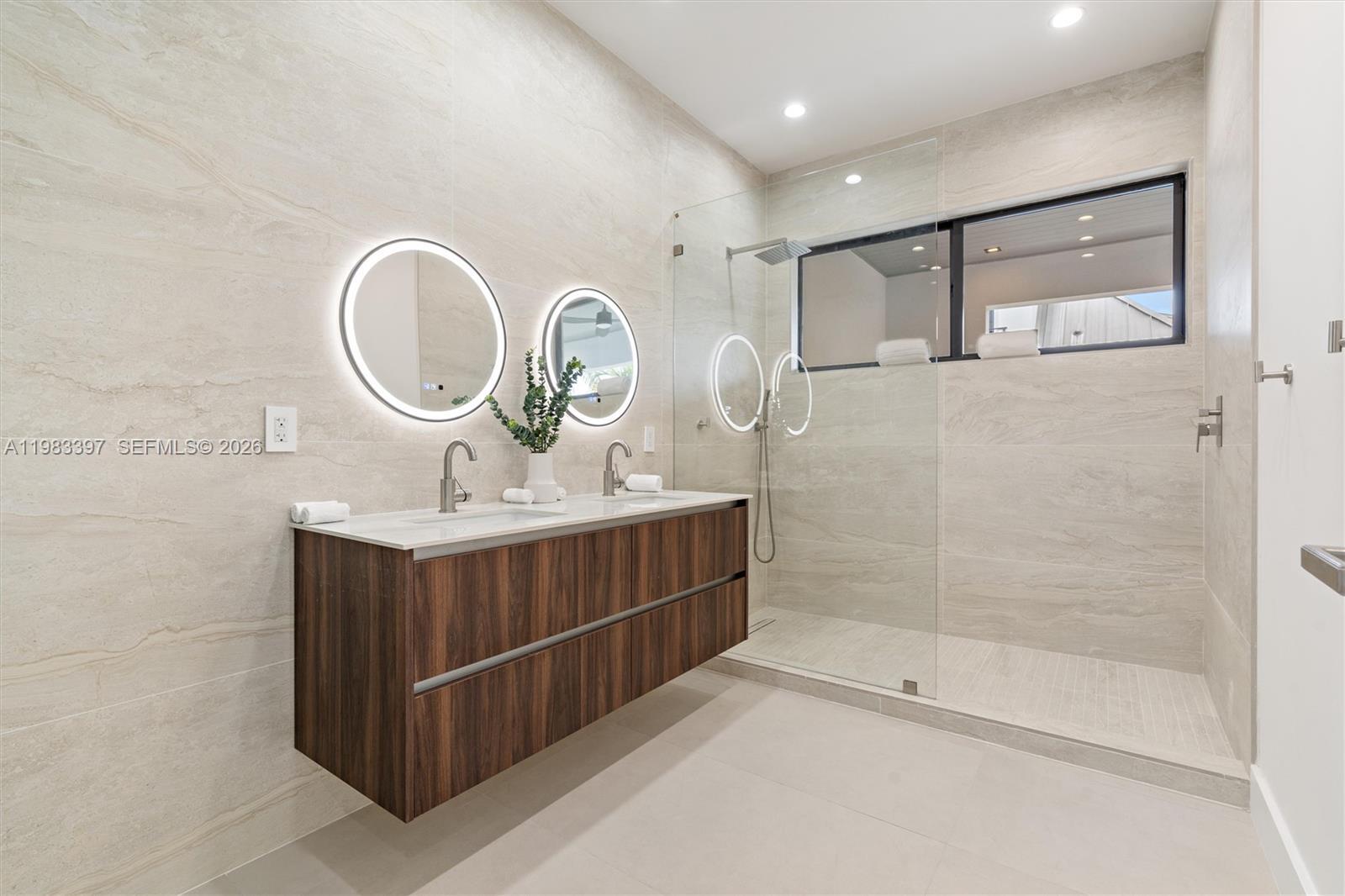 Building Photo - 1410 NE 5th St