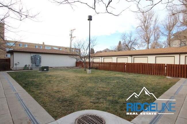 Building Photo - Large Remodeled Condo with Garage for Lease!