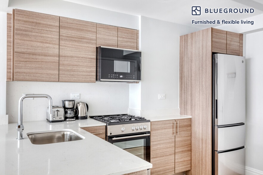 Building Photo - 340 E 51st St