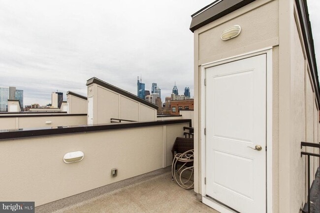 Building Photo - 207 Brinley Ct