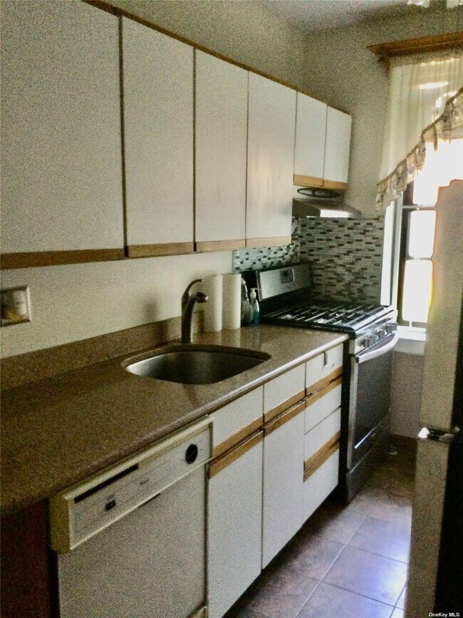 Building Photo - 19-62-62 80th St