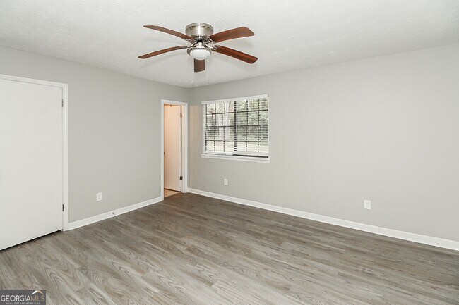 Building Photo - 155 Hunt Ridge Dr