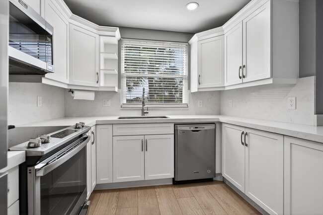 Building Photo - 805 Mainsail Cir