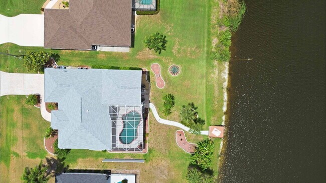 Building Photo - "Spacious 3-Bedroom Retreat with 2 Full Baths in Rotonda West Pinehurst!"