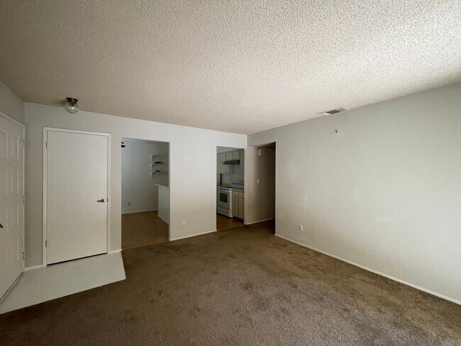 Building Photo - Gorgeous South Natomas Condo