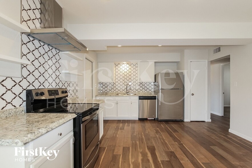 Building Photo - 10843 N 45th Ave