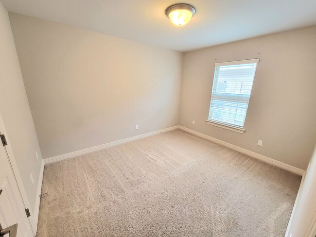 Building Photo - Great home in Legacy!