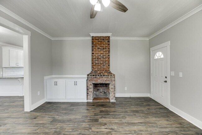Building Photo - 4615 S Lee St