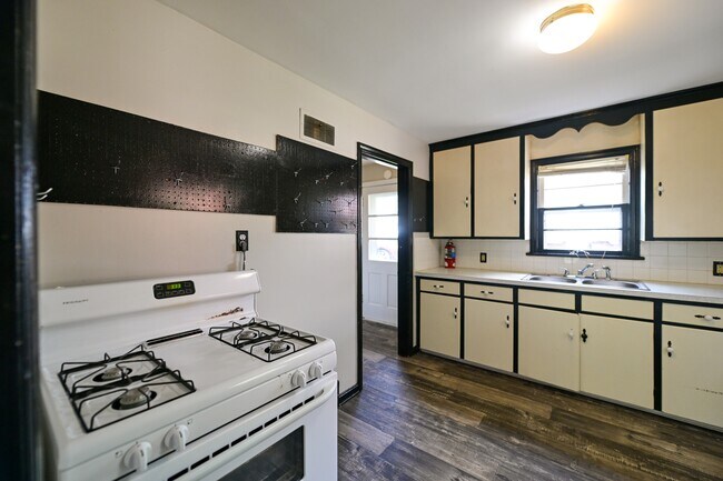 Building Photo - 8 Clarke St