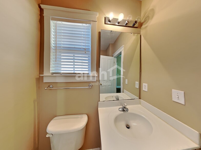 Building Photo - 528 Catawba Ave
