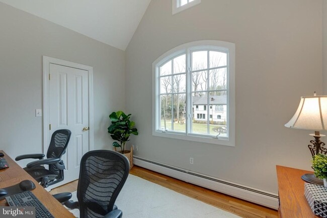 Building Photo - 1057 Vista Dr
