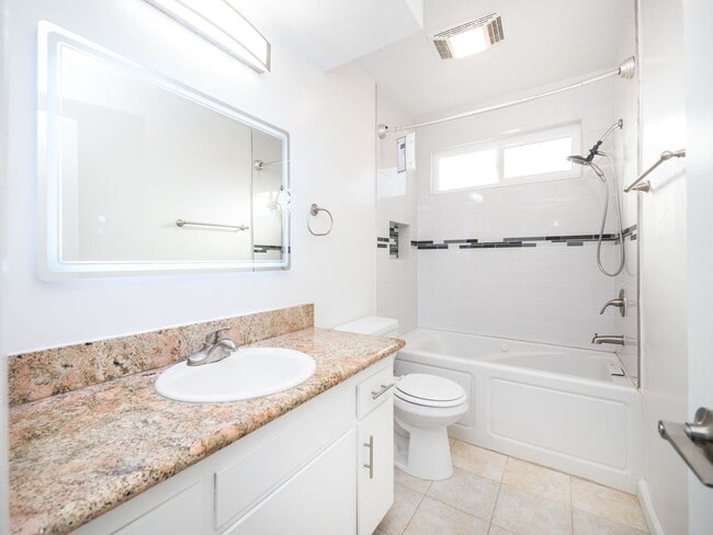 Building Photo - Modern 1-Bedroom Apartment in Prime Sherman Oaks