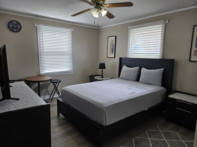 Building Photo - 912 Monticello Ave