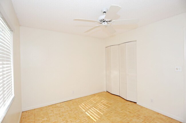 Building Photo - Gulf Winds East