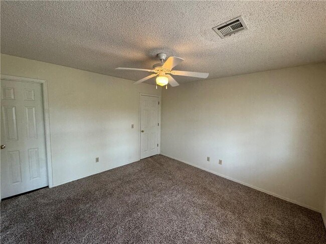 Building Photo - 314 S 11th Pl