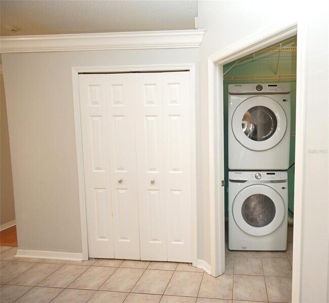 Building Photo - 14330 Moon Flower Dr