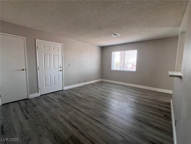 Building Photo - 5061 W Pioneer Ave