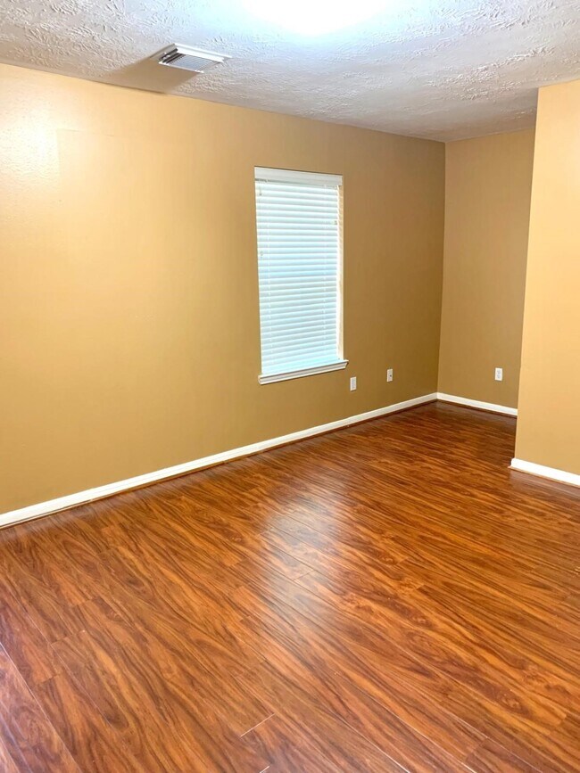 Building Photo - 16523 Terrace Hollow Ln