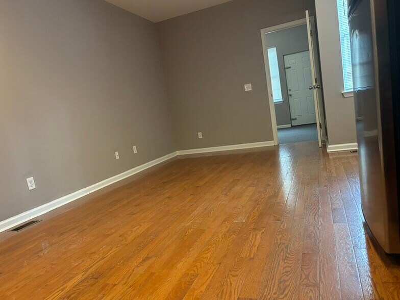 Building Photo - 1835 N Willington St