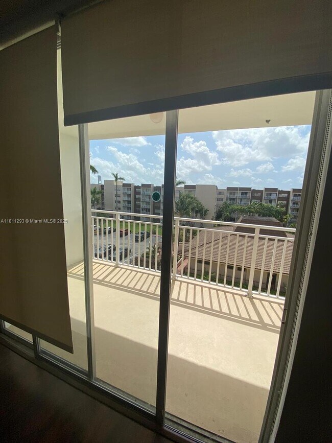 Building Photo - 6960 Miami Gardens Dr
