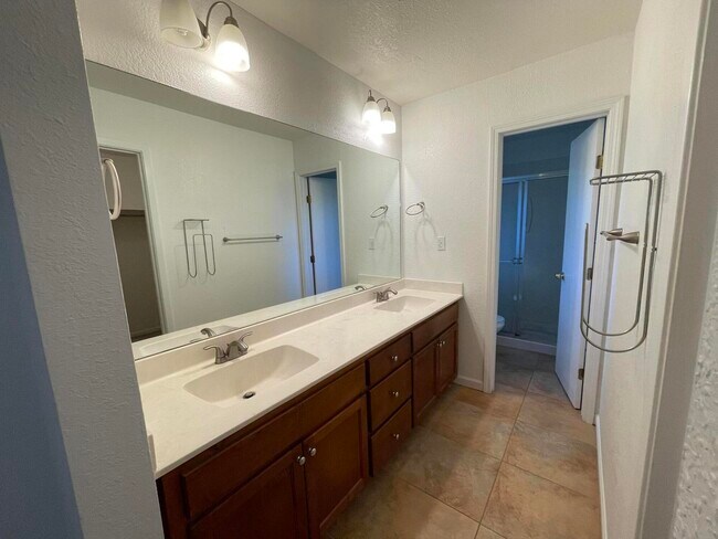 Building Photo - 606 Bayou Ln
