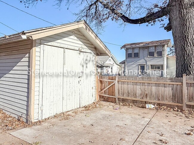 Building Photo - 2 bedroom 1 bath