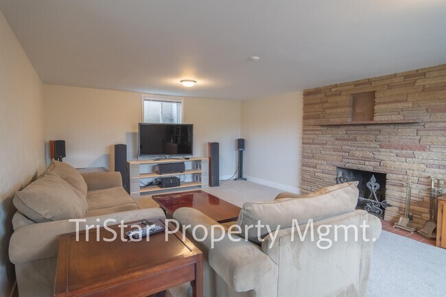 Building Photo - 207 Westcott Ave