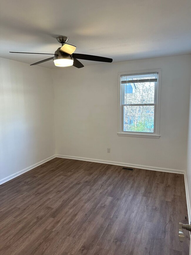 Building Photo - 107 Savanna Woods Cir