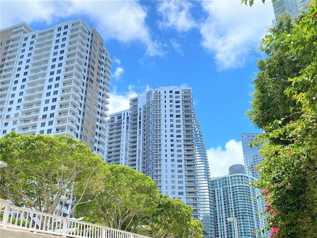 Building Photo - 901 Brickell Key Blvd