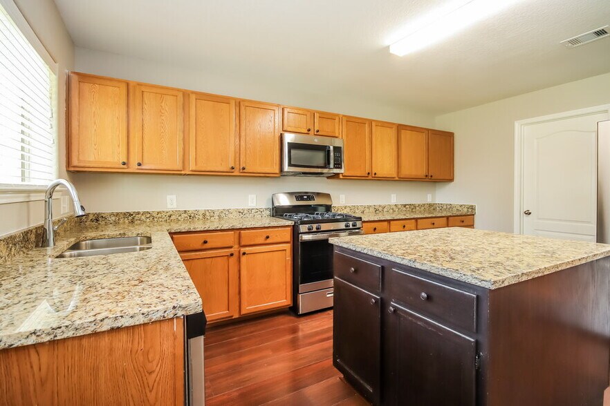 Building Photo - 4601 Clemwood Ln