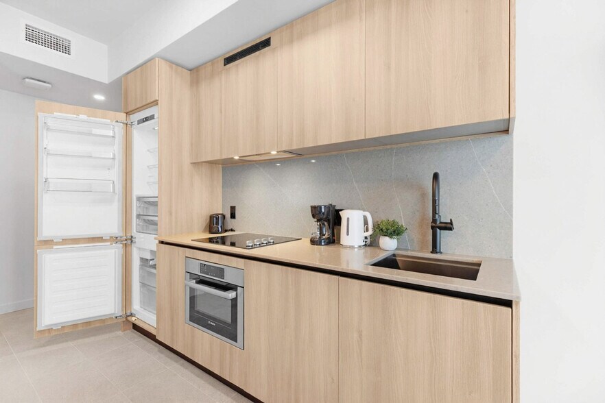 Building Photo - 501 NE 1st Ave