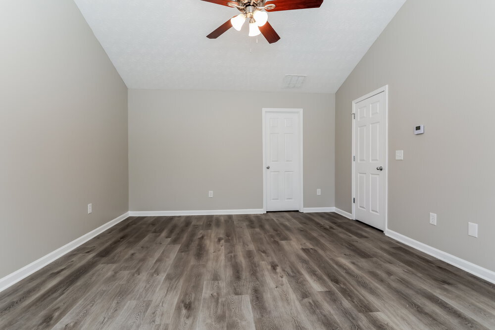 Building Photo - 734 Thompson Ridge Dr