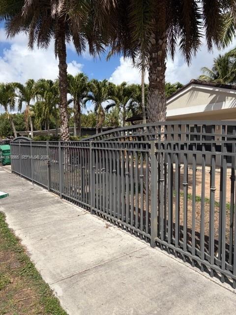 Building Photo - 4321 SW 99th Ct