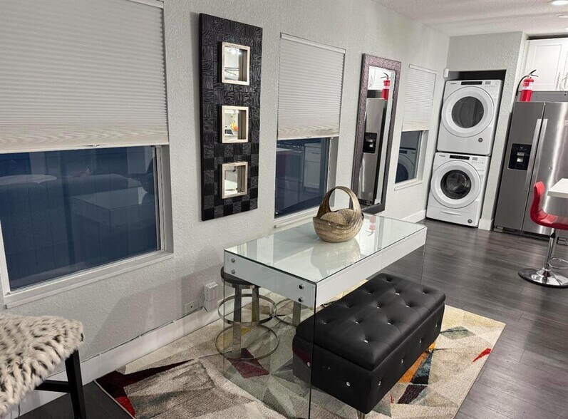 Building Photo - 615 SW 9th St