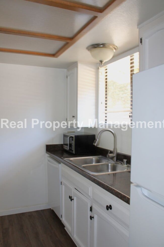 Building Photo - LEASE PENDING - Spacious San Luis Obispo C...