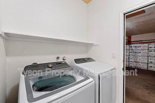 Building Photo - 10527 Brookville St NW