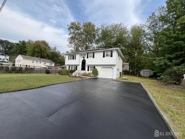 Building Photo - 9 Newman St