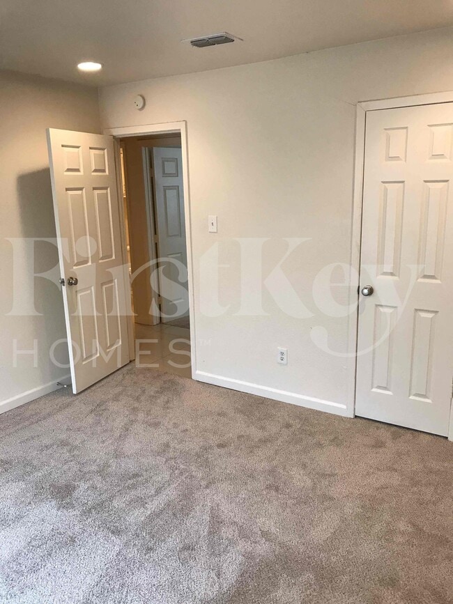 Building Photo - 1217 Meadow Creek Dr